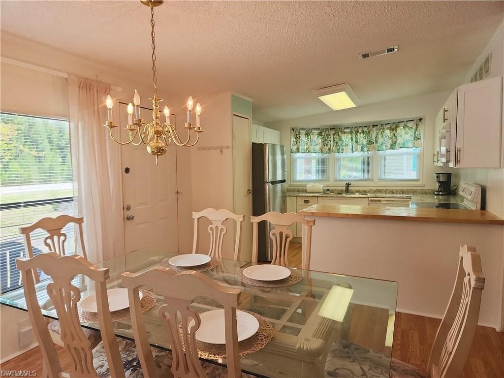 10401 Circle Pine RD, NORTH FORT MYERS FL 33903-11