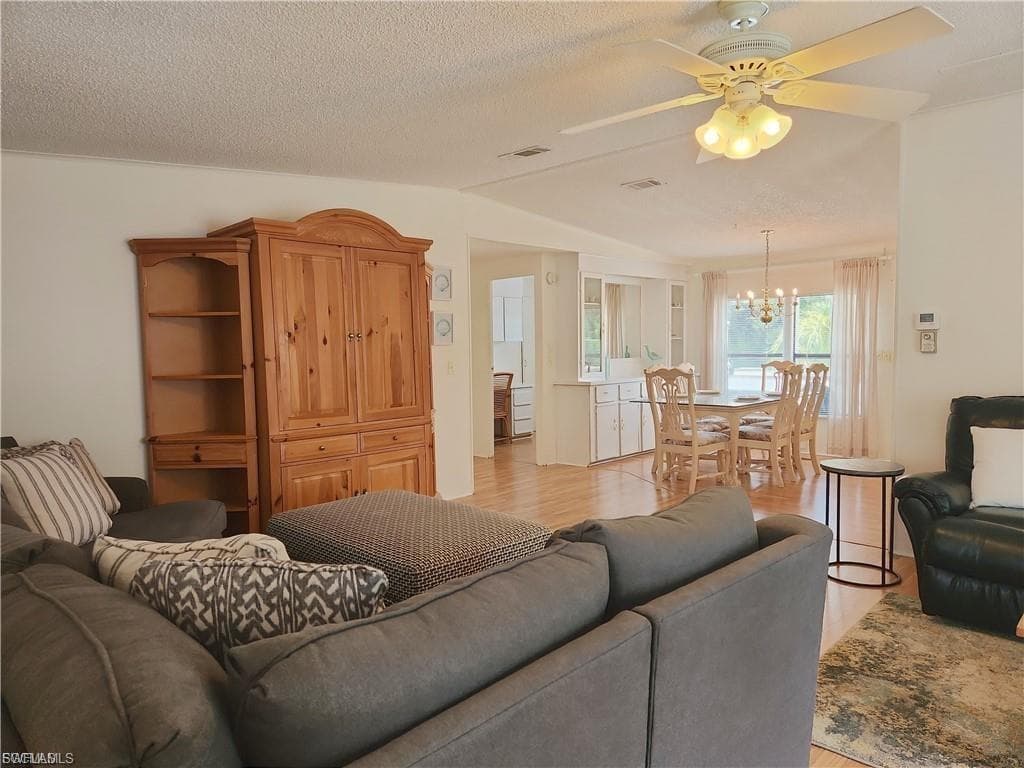 10401 Circle Pine RD, NORTH FORT MYERS FL 33903-6