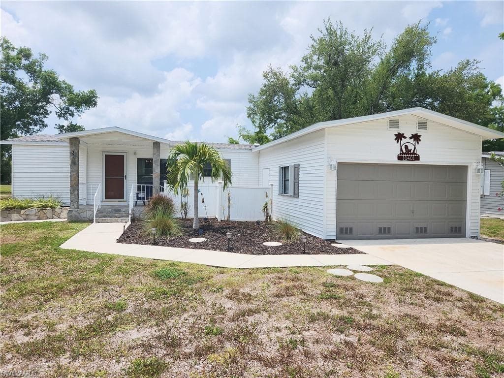 10401 Circle Pine RD, NORTH FORT MYERS FL 33903-19