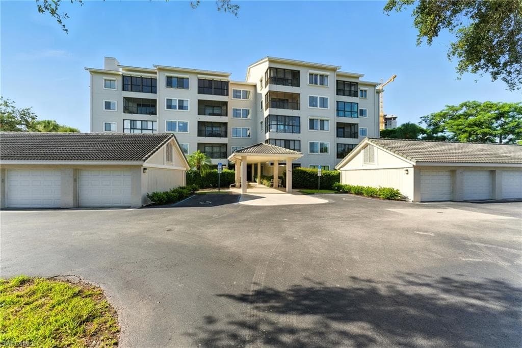900 Arbor Lake DR # 501, NAPLES FL 34110-2
