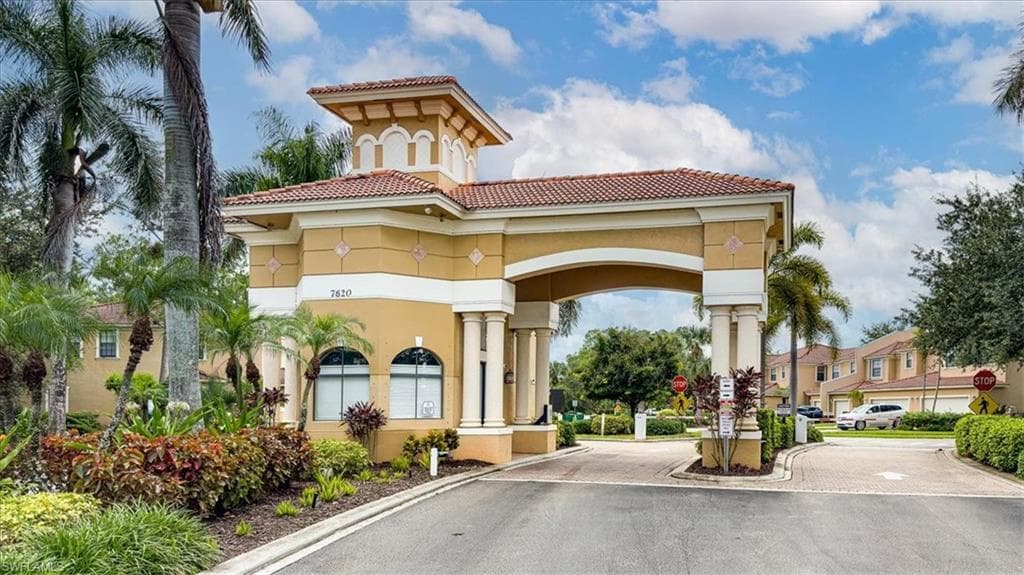 7918 BRISTOL CIR, NAPLES FL 34120-46