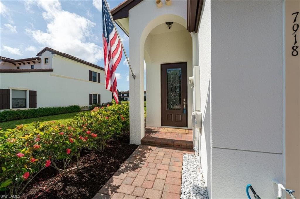 7918 BRISTOL CIR, NAPLES FL 34120-2