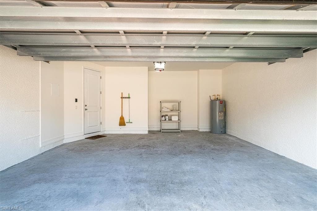 7918 BRISTOL CIR, NAPLES FL 34120-31