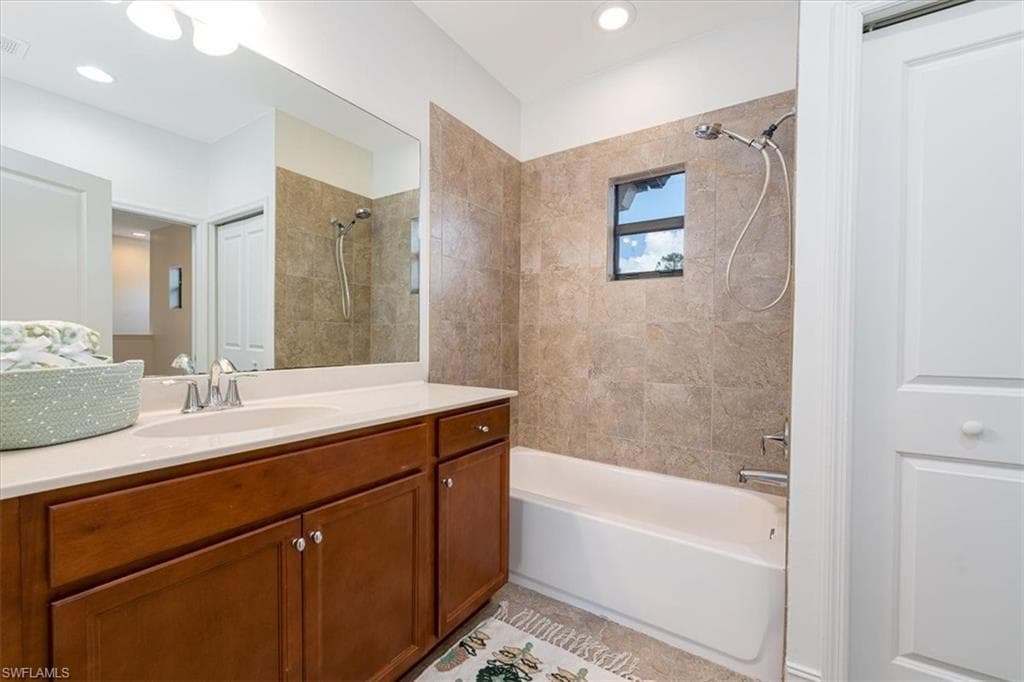 7918 BRISTOL CIR, NAPLES FL 34120-28