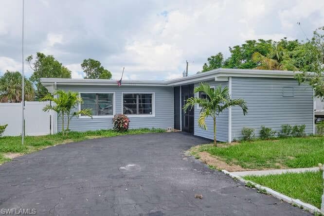 4370 Deleon ST, FORT MYERS FL 33901-3