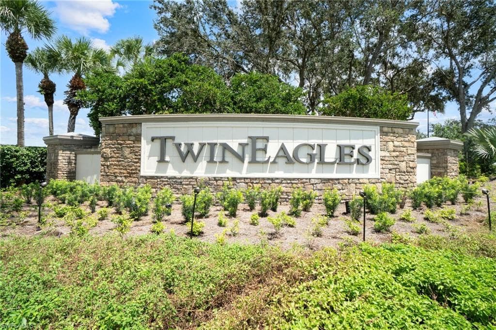 11242 Five Oaks LN, NAPLES FL 34120-19