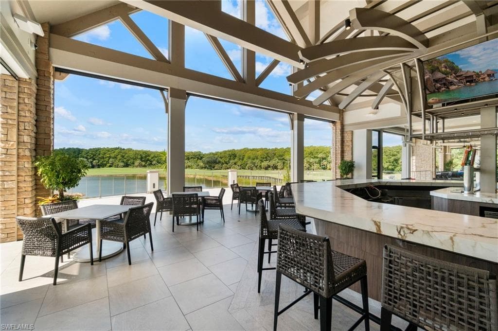 11242 Five Oaks LN, NAPLES FL 34120-37