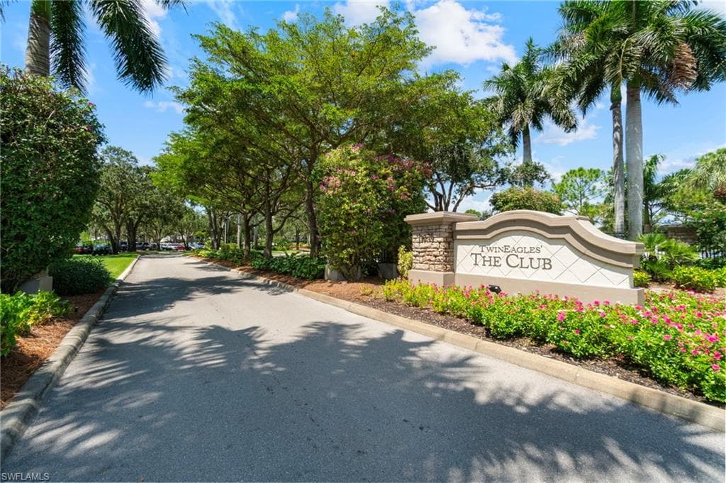 11242 Five Oaks LN, NAPLES FL 34120-44
