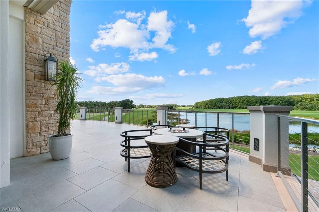 11242 Five Oaks LN, NAPLES FL 34120-36