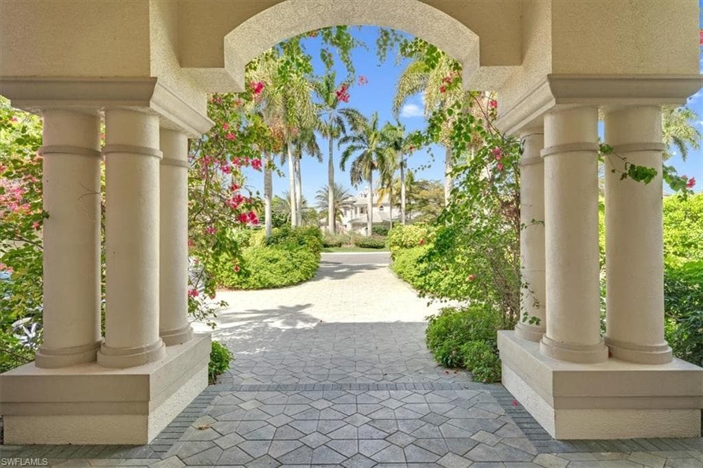 2339 Alexander Palm DR, NAPLES FL 34105-2