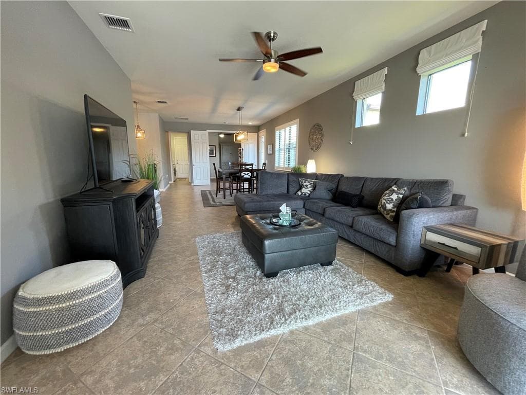 7631 Jacaranda LN, NAPLES FL 34114-22