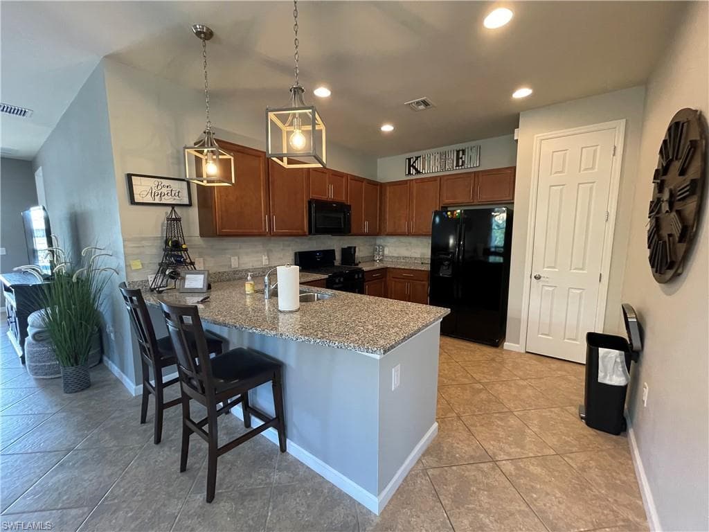 7631 Jacaranda LN, NAPLES FL 34114-15