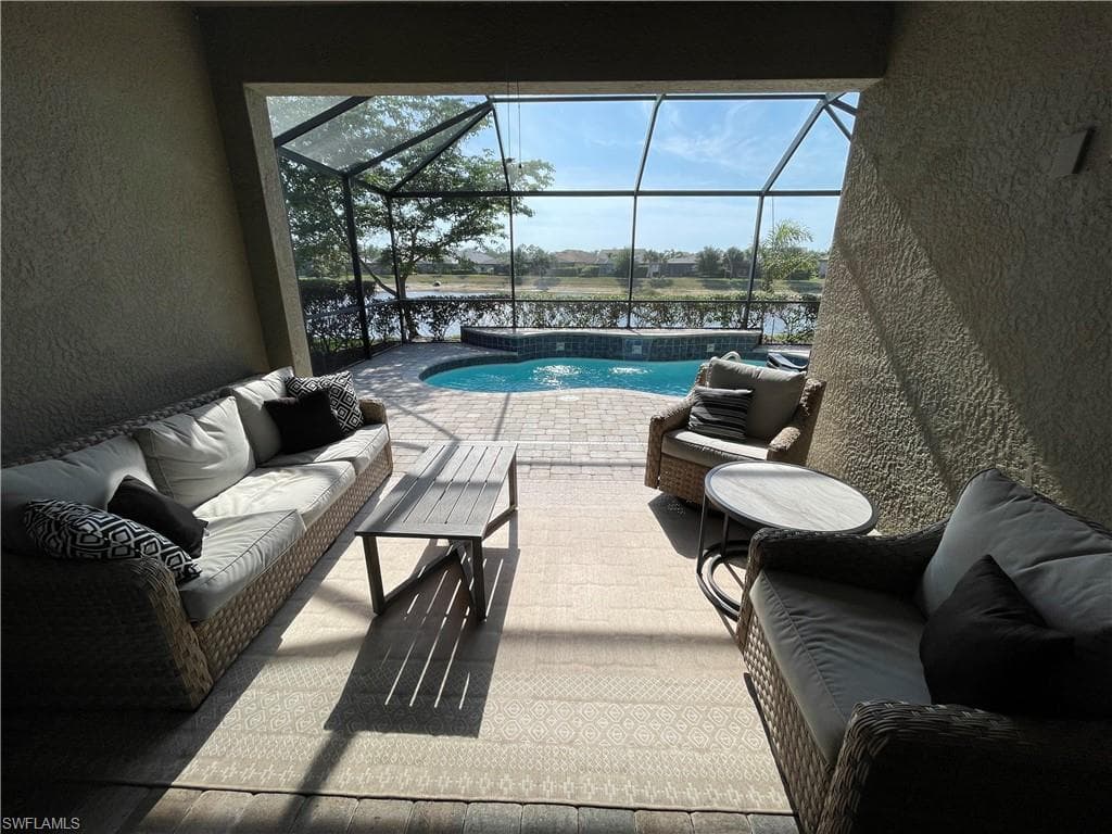 7631 Jacaranda LN, NAPLES FL 34114-8