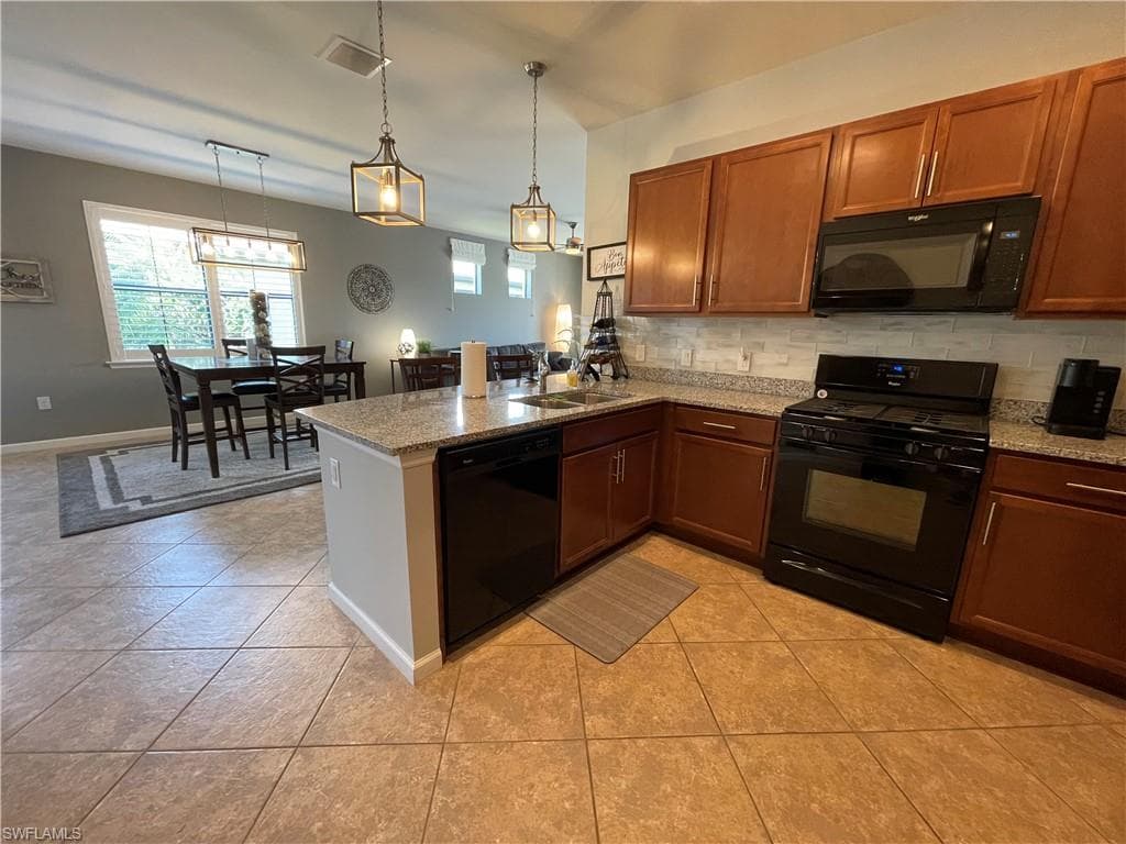 7631 Jacaranda LN, NAPLES FL 34114-17