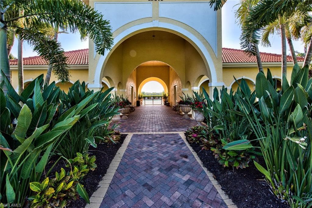 12859 Carrington CIR # 202, NAPLES FL 34105-27