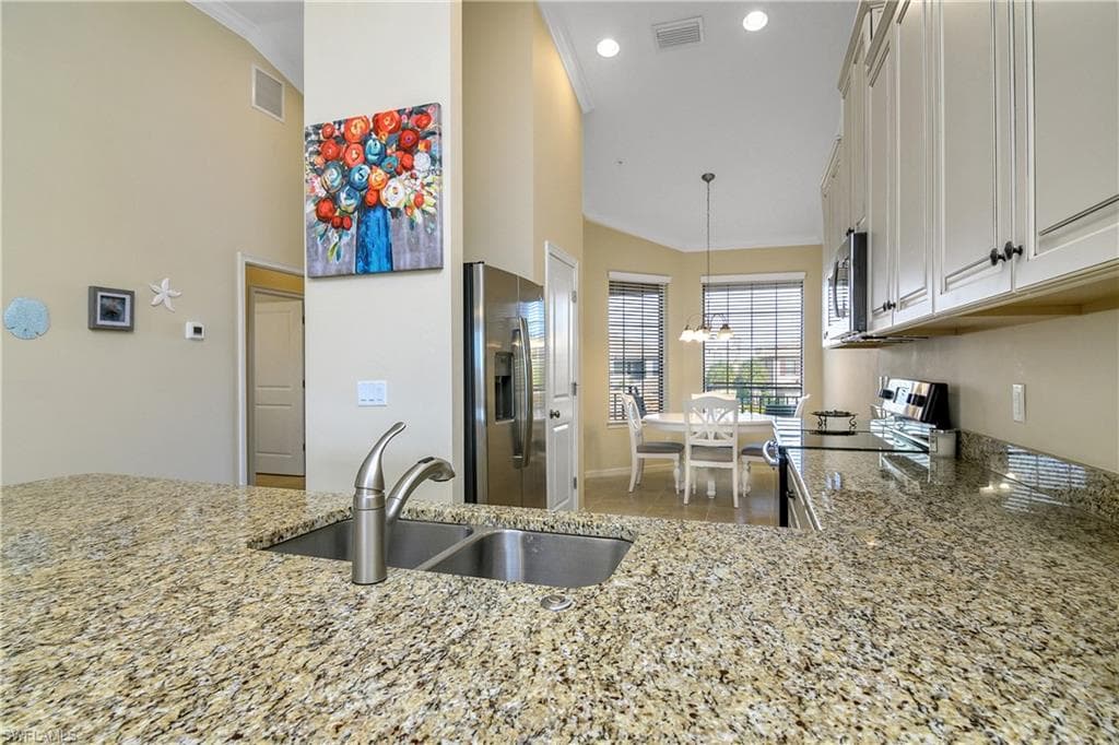 9440 Benvenuto CT # 204, NAPLES FL 34119-16