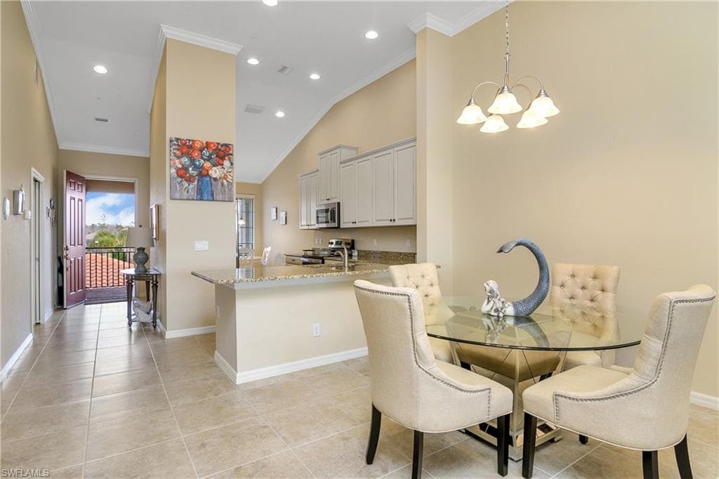 9440 Benvenuto CT # 204, NAPLES FL 34119-15