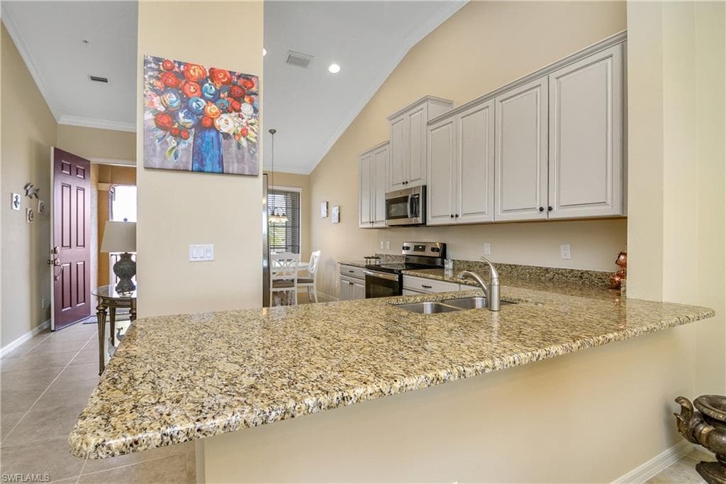 9440 Benvenuto CT # 204, NAPLES FL 34119-10