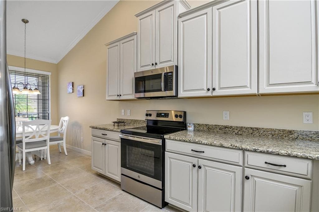 9440 Benvenuto CT # 204, NAPLES FL 34119-24