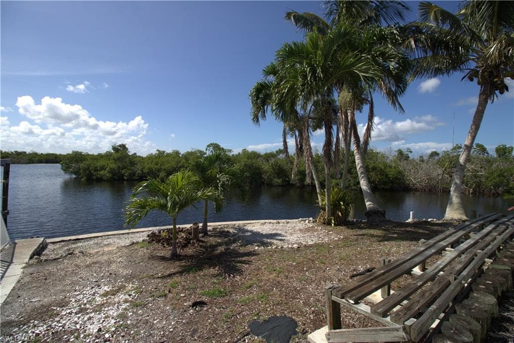 5043 Genesee PKWY, BOKEELIA FL 33922-9