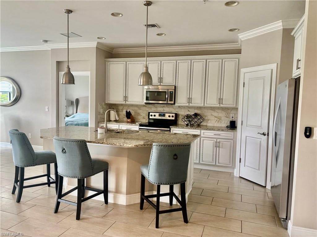 15148 Palmer Lake CIR # 202, NAPLES FL 34109-5