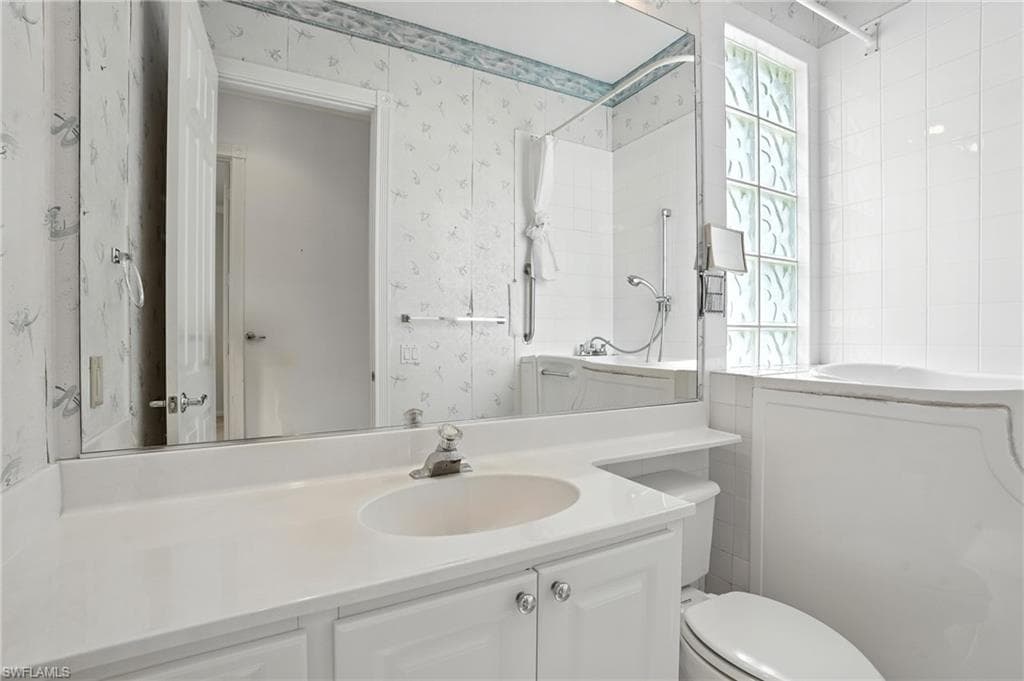 4017 Isla Ciudad CT, NAPLES FL 34109-16