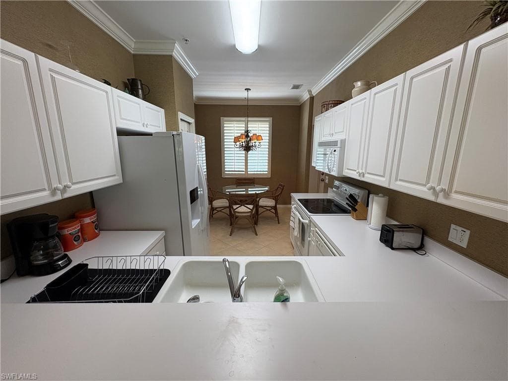 2720 Cypress Trace CIR # 2933, NAPLES FL 34119-5