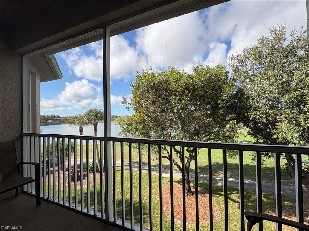 2720 Cypress Trace CIR # 2933, NAPLES FL 34119-23