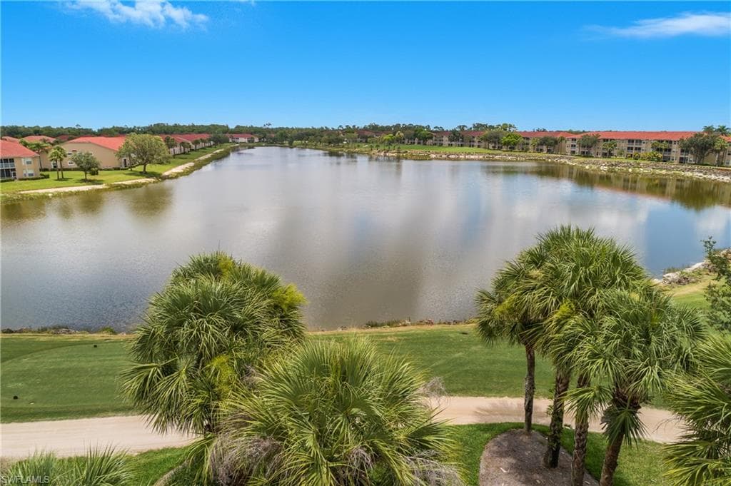 2720 Cypress Trace CIR # 2933, NAPLES FL 34119-29