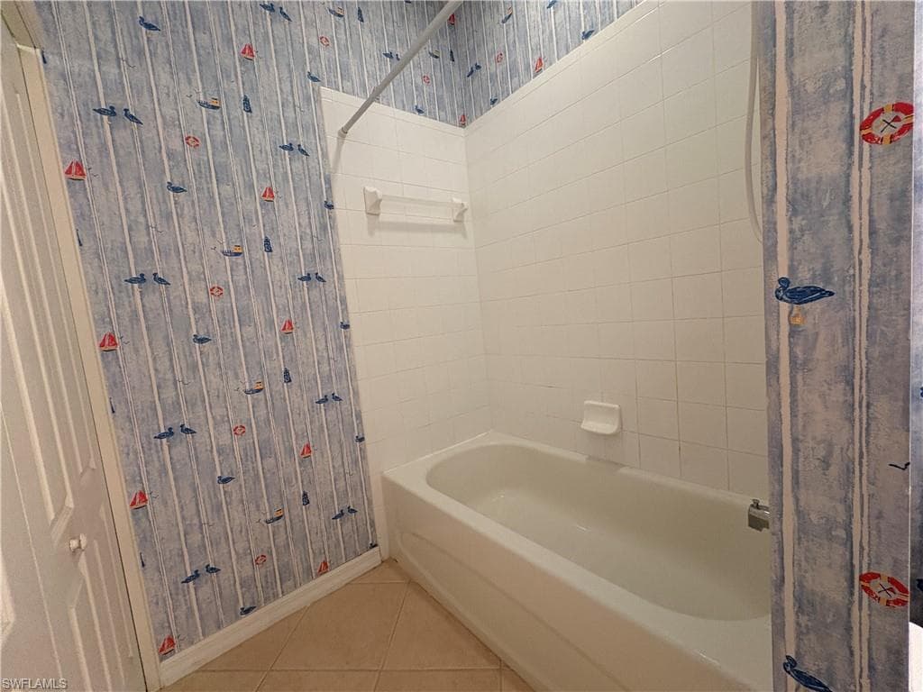 2720 Cypress Trace CIR # 2933, NAPLES FL 34119-17