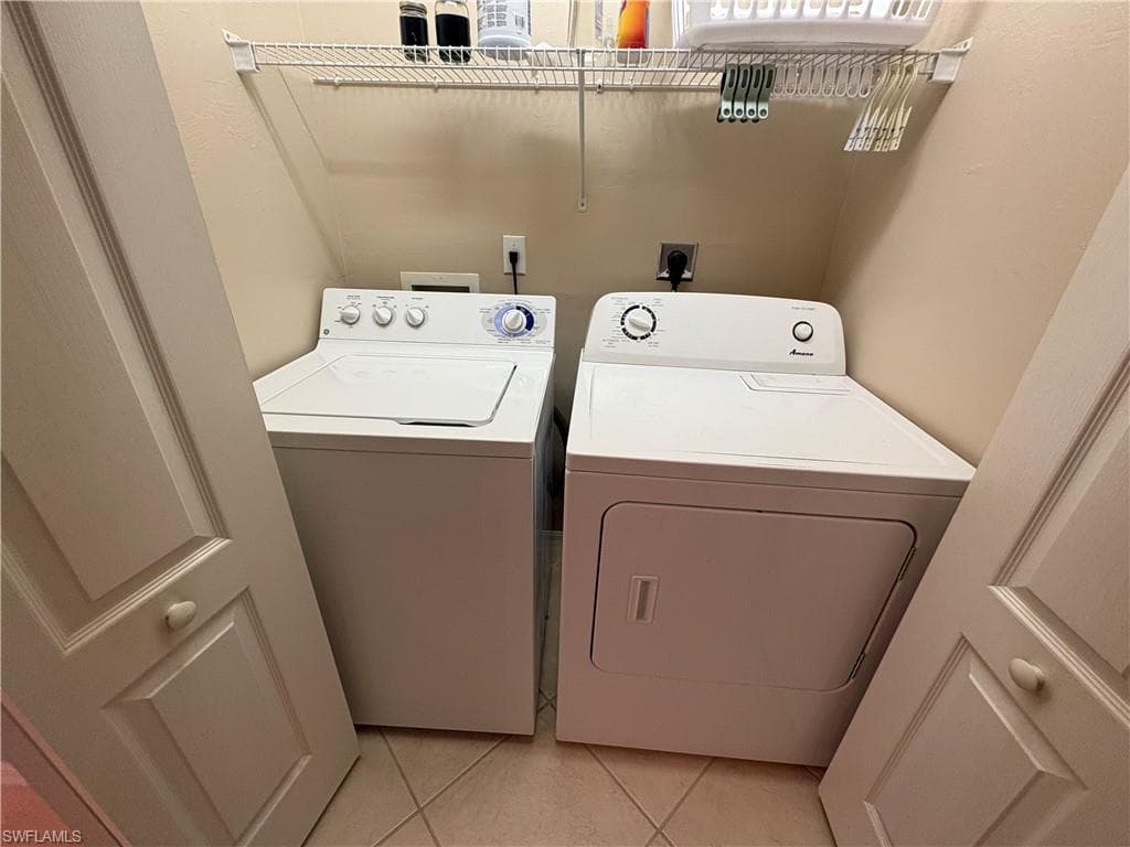 2720 Cypress Trace CIR # 2933, NAPLES FL 34119-20