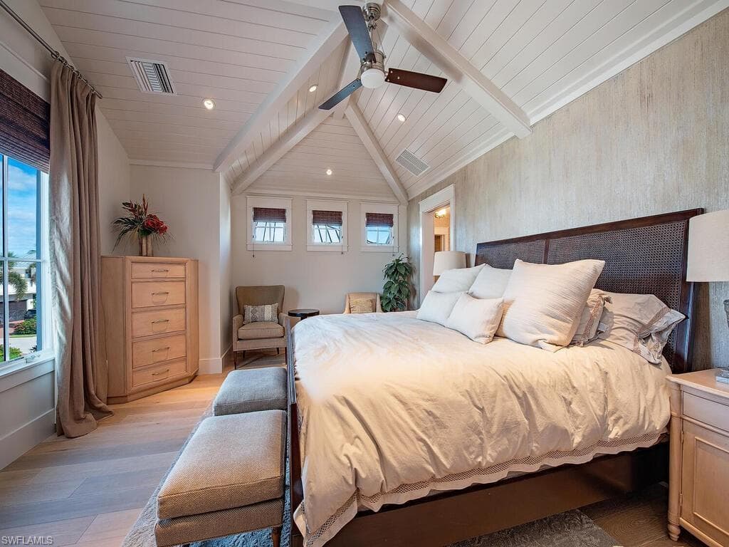 1482 2nd AVE S, NAPLES FL 34102-14