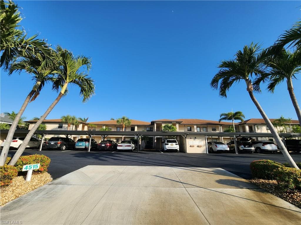 4515 Country Club BLVD # 204, CAPE CORAL FL 33904-1