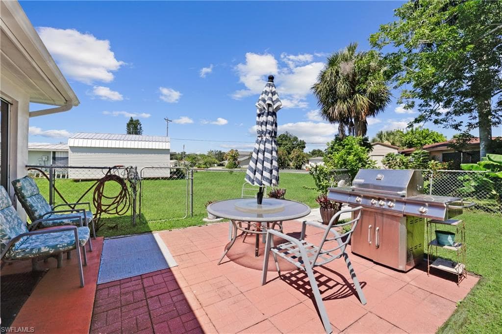 4517 Vinsetta AVE, NORTH FORT MYERS FL 33903-23