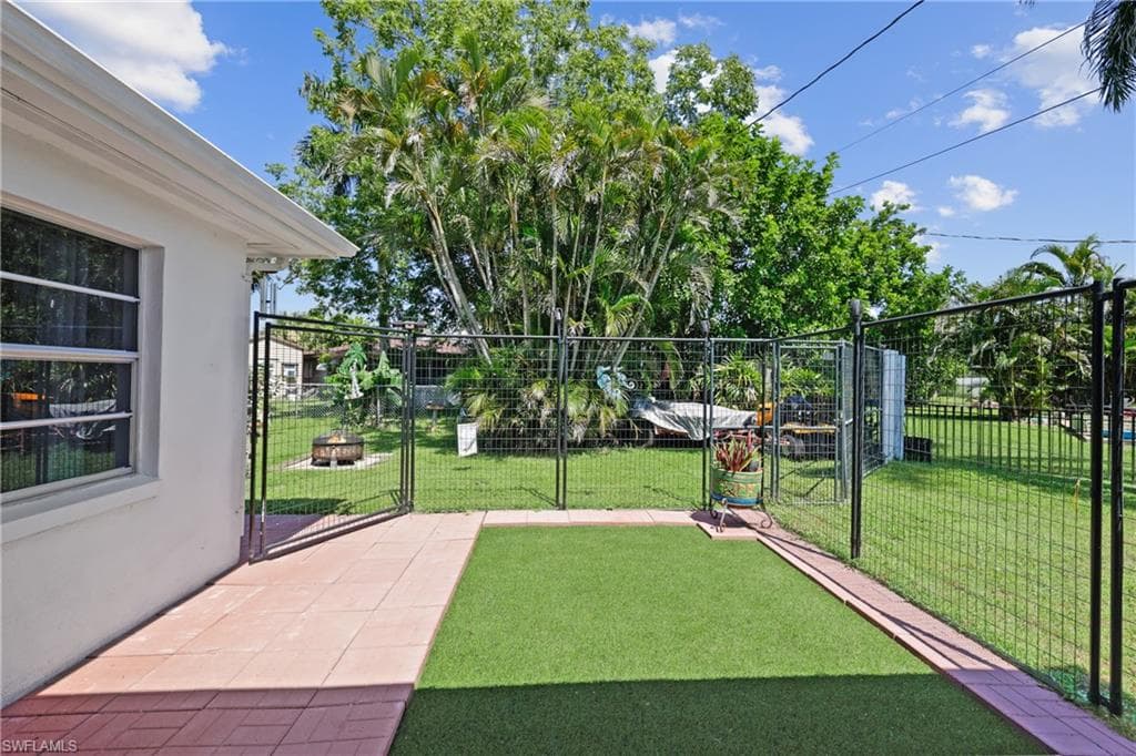 4517 Vinsetta AVE, NORTH FORT MYERS FL 33903-18