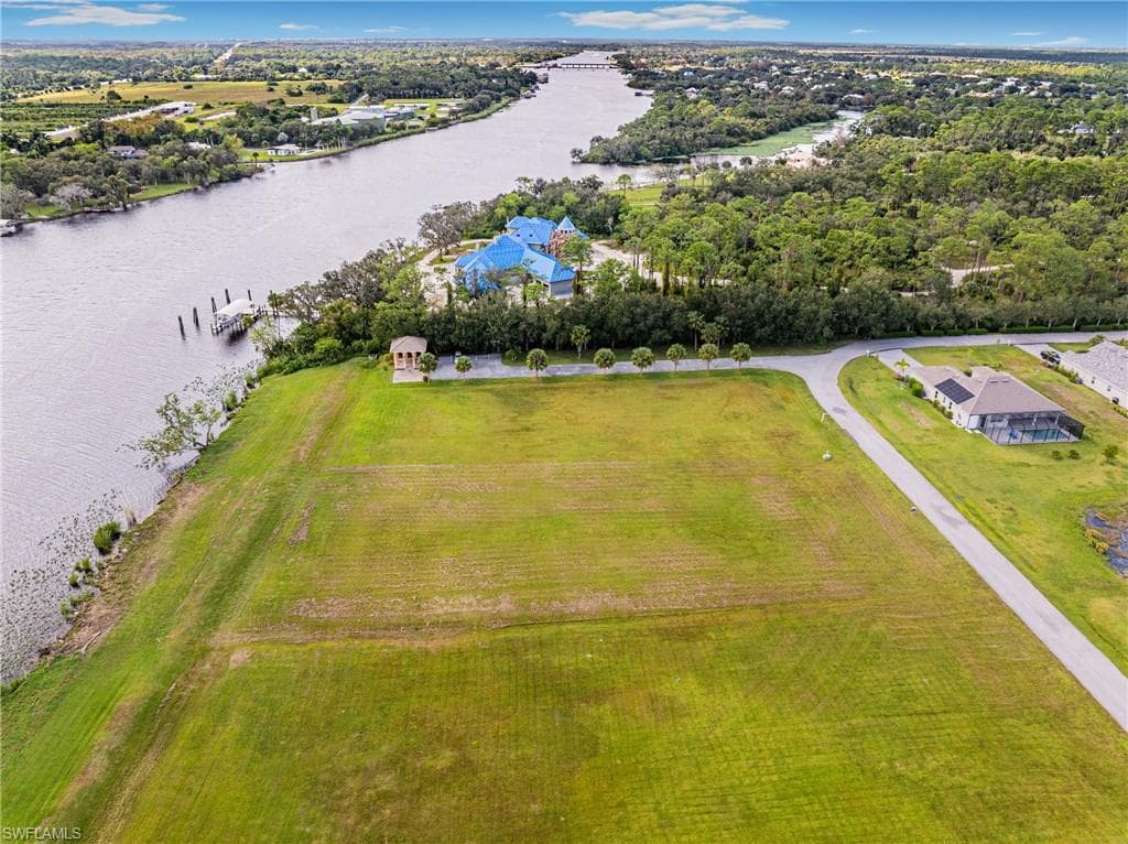 17109 Serengeti CIR, ALVA FL 33920-3