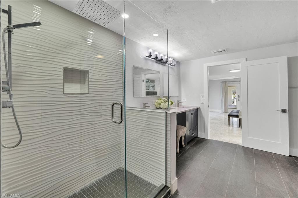 921 Scott DR-16