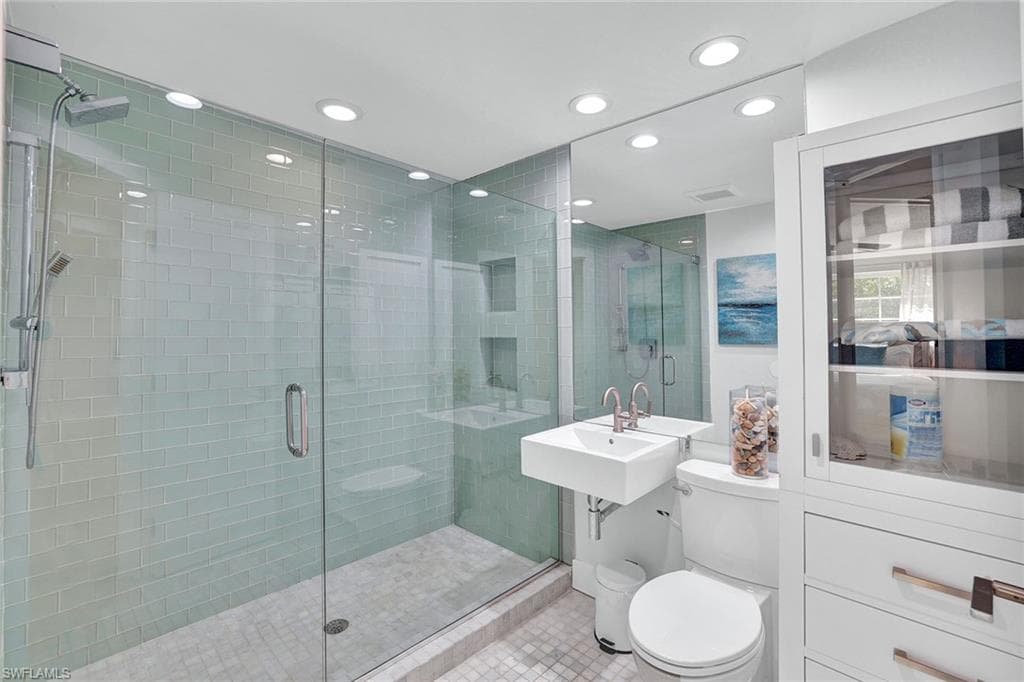 921 Scott DR-19