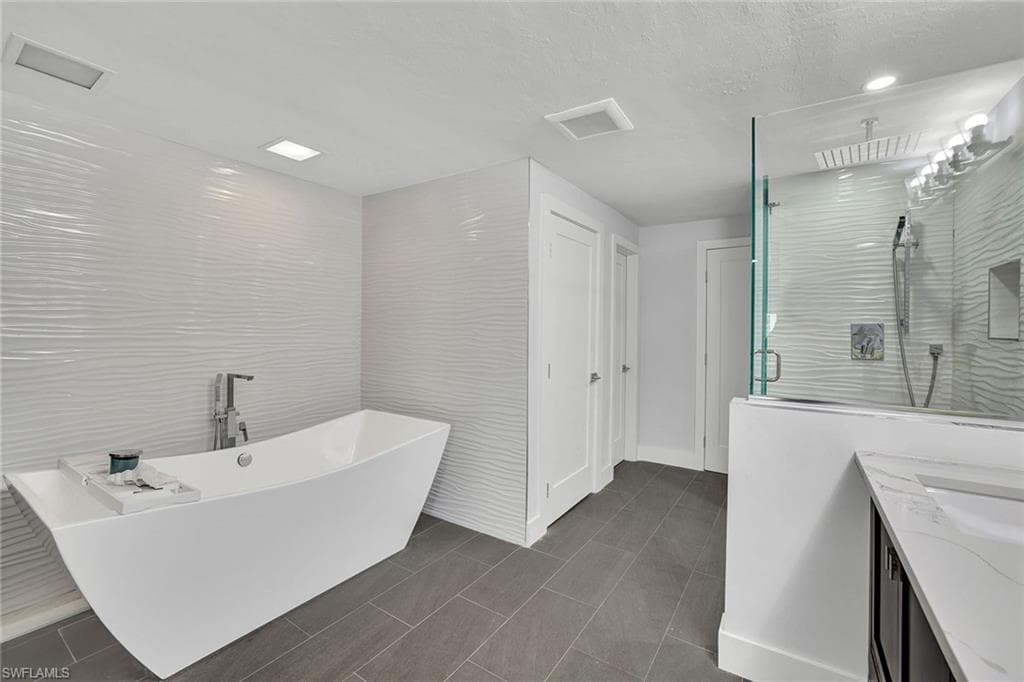 921 Scott DR-17