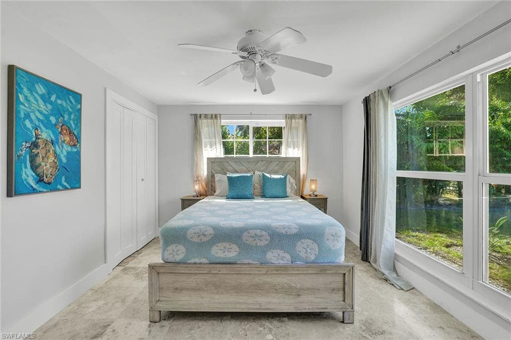 921 Scott DR-18
