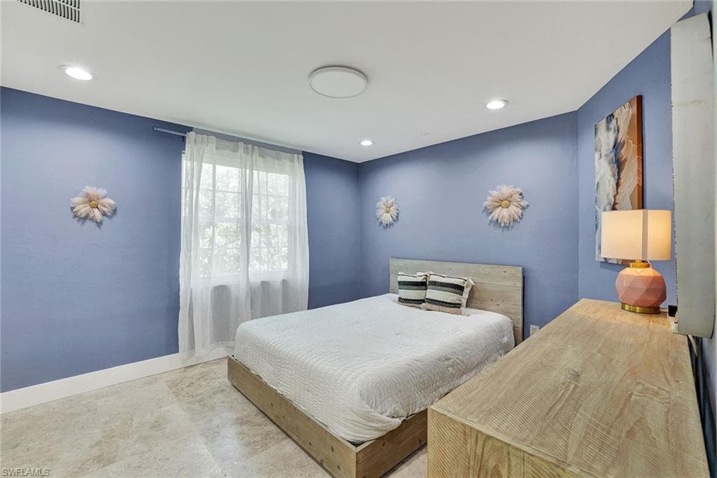 921 Scott DR-24