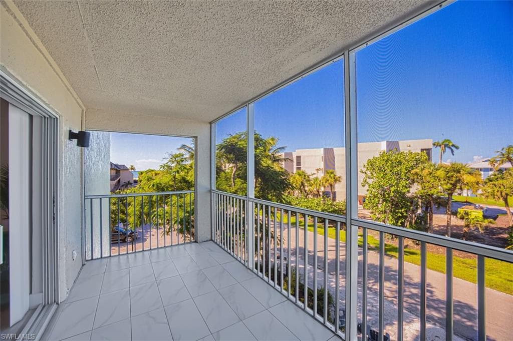 1246 Fulgur ST # 207, SANIBEL FL 33957-22