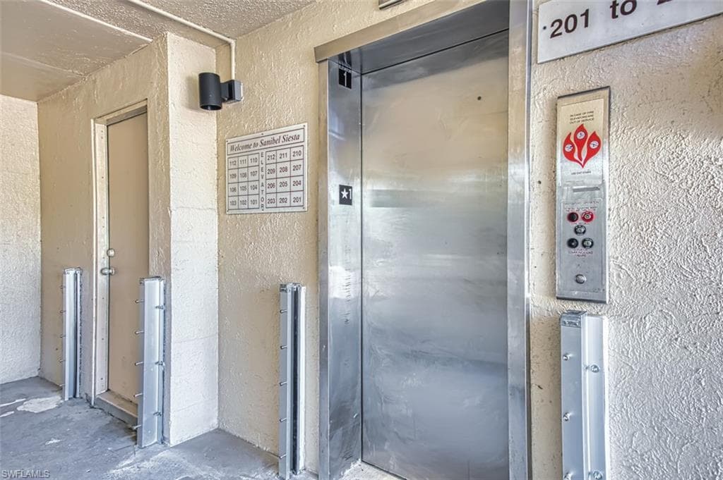 1246 Fulgur ST # 207, SANIBEL FL 33957-37