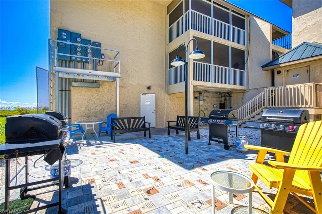 1246 Fulgur ST # 207, SANIBEL FL 33957-36
