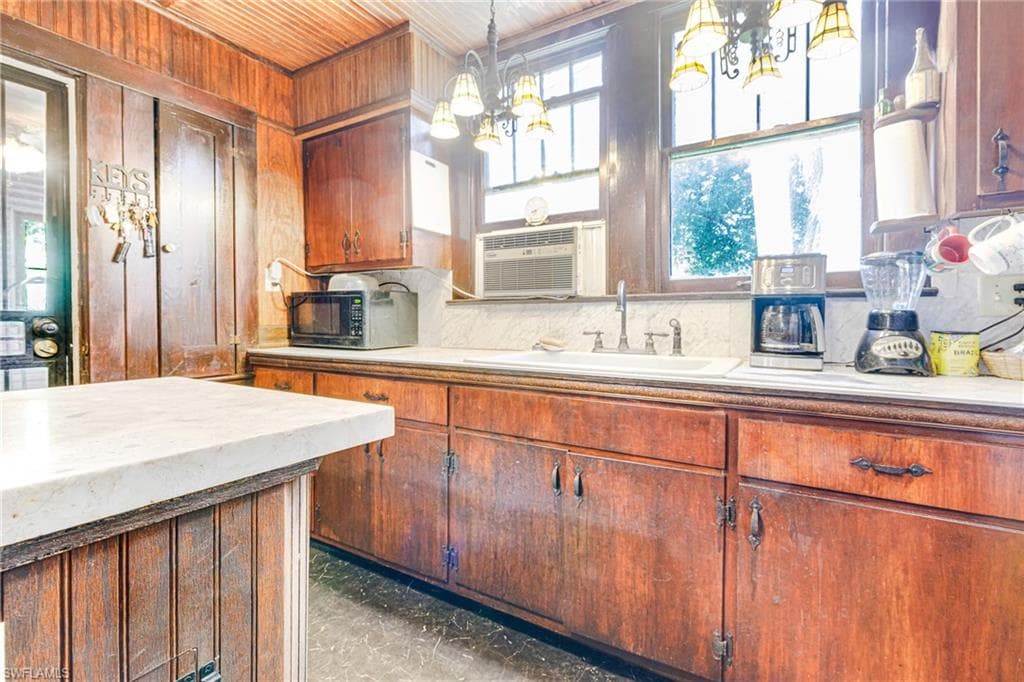 62 Prospect AVE, FORT MYERS FL 33905-12