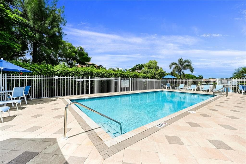 589 Lambton LN, NAPLES FL 34104-22