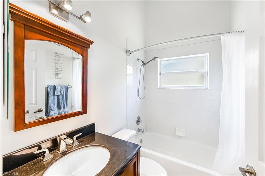 589 Lambton LN, NAPLES FL 34104-16