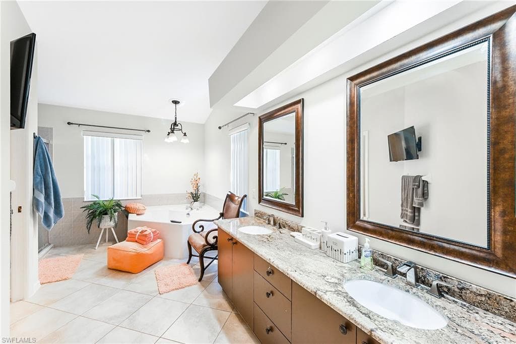 589 Lambton LN, NAPLES FL 34104-13