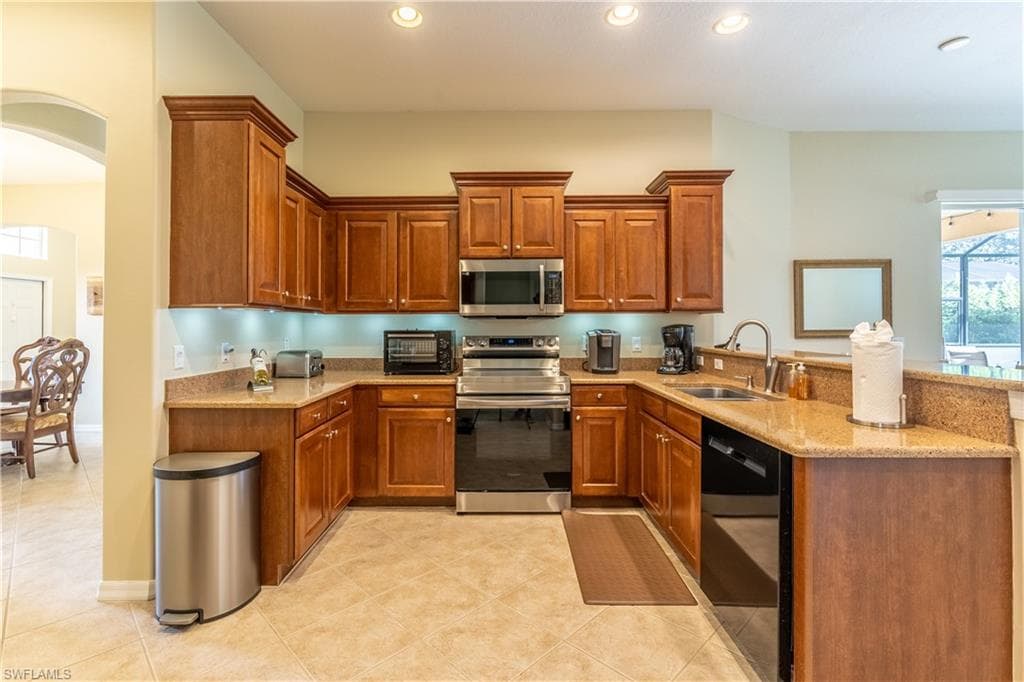 12414 Rock Ridge LN, FORT MYERS FL 33913-9