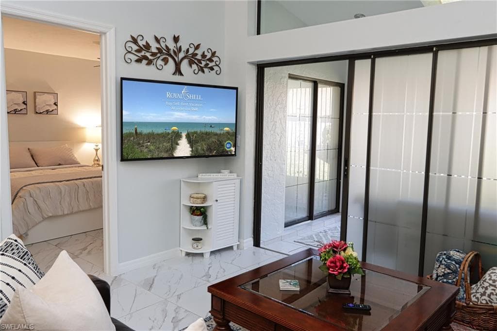 10805 Queen Anne LN # 203, NAPLES FL 34109-6